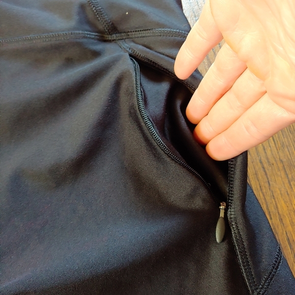 Under Armour Compression Black and Blue Cropped Leggings Size Women's Small - Picture 7 of 10